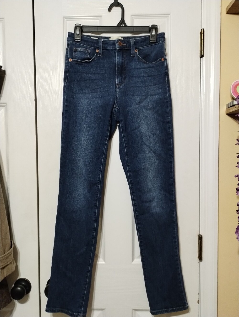 Universal Thread  Size 4/27L Dark Blue High Rise Slim Straight-Leg Women's Jeans